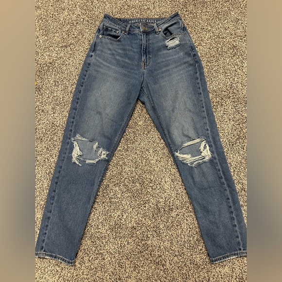 American Eagle High-waisted blue mom jean! - Picture 1 of 4